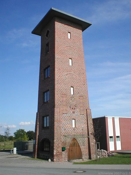 Plik:Malchin-wohnturm.jpg