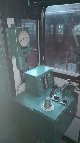 Plik:Lxd2-478 pulpit maszynisty.jpeg