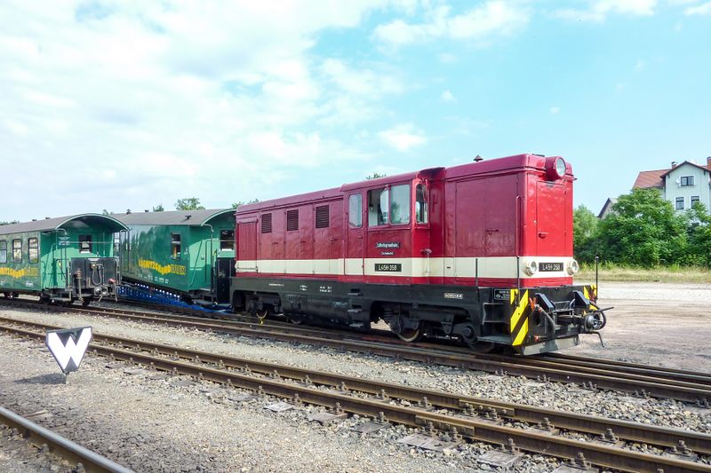 Plik:L45h-358-loessnitzgrundbahn-2010.jpg